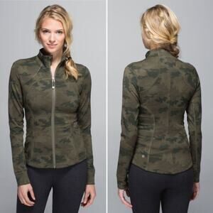 Lululemon Forme Jacket Cuffins Savasana Camo Fatigue Green Size 2‎ Rare HTF
